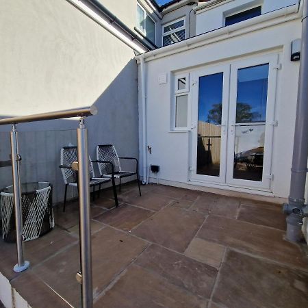 מרת'יר טידפיל 3 Bedroom Stylish Home Merthyr מראה חיצוני תמונה