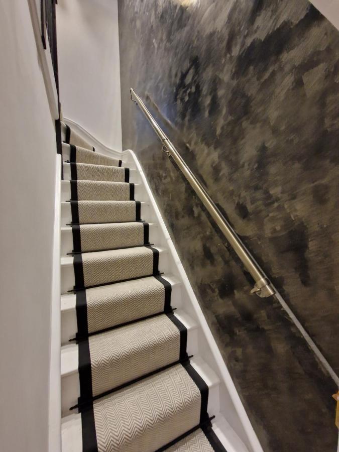 מרת'יר טידפיל 3 Bedroom Stylish Home Merthyr מראה חיצוני תמונה