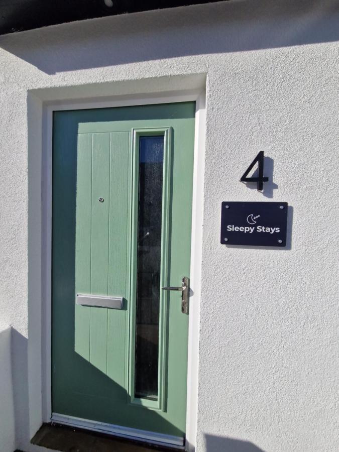 מרת'יר טידפיל 3 Bedroom Stylish Home Merthyr מראה חיצוני תמונה
