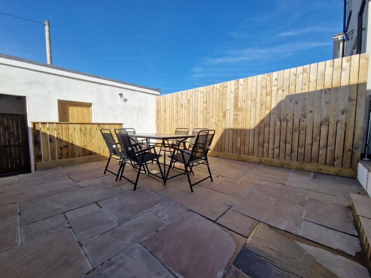מרת'יר טידפיל 3 Bedroom Stylish Home Merthyr מראה חיצוני תמונה