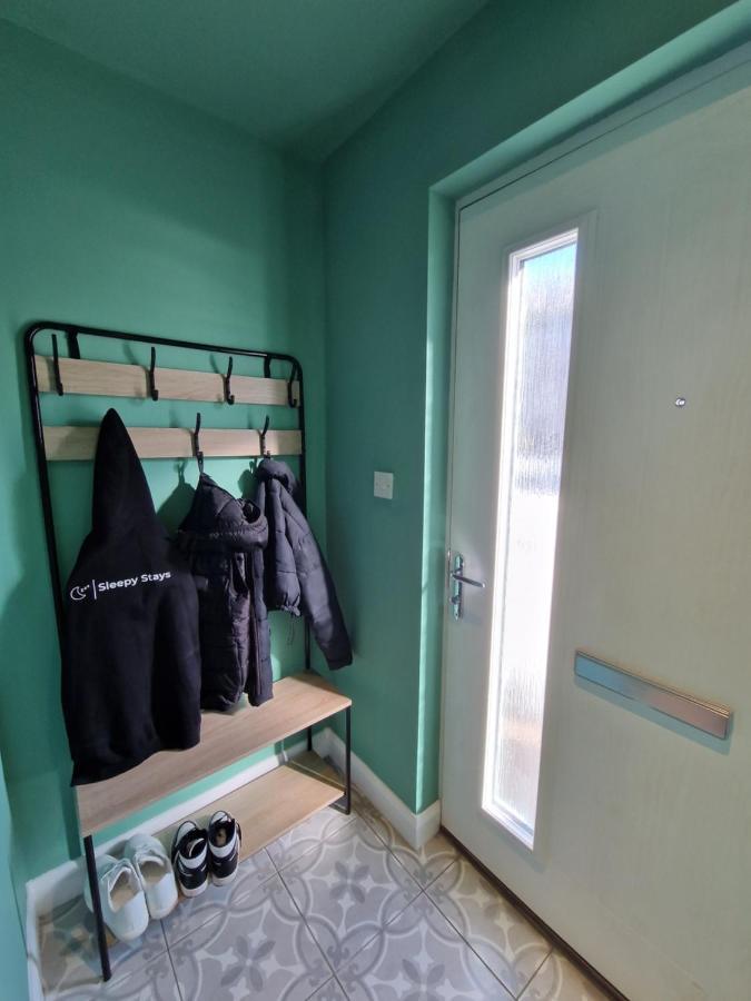מרת'יר טידפיל 3 Bedroom Stylish Home Merthyr מראה חיצוני תמונה