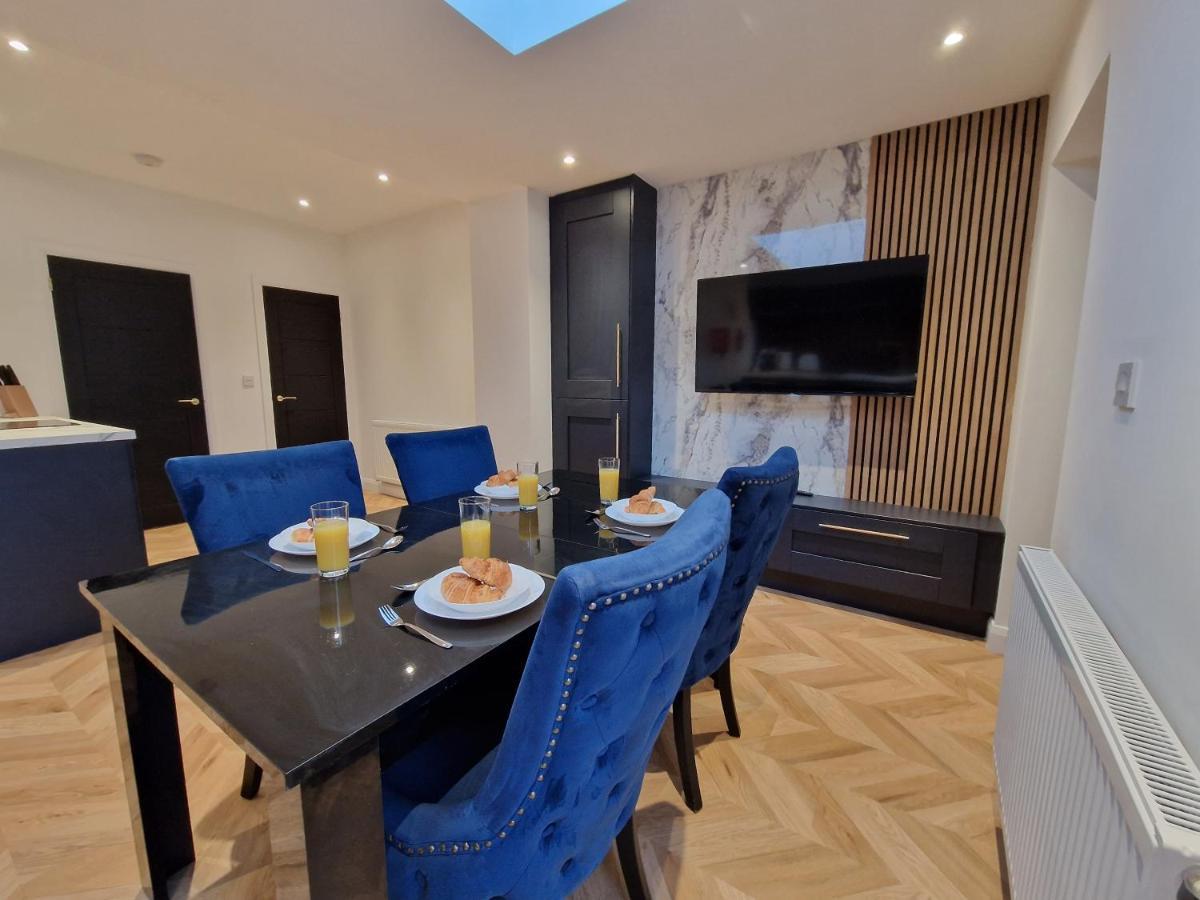 מרת'יר טידפיל 3 Bedroom Stylish Home Merthyr מראה חיצוני תמונה