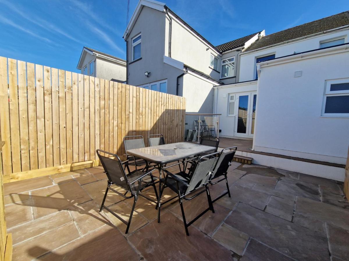 מרת'יר טידפיל 3 Bedroom Stylish Home Merthyr מראה חיצוני תמונה